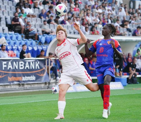 August 9, 2026 Swiss Men s Soccer Super League 2026–2027 Season FC Basel vs. FC Thun 4–2 Photo by Michael Heule: FC Thun vs. Asane Sow (FC Basel), right, in a tackle
