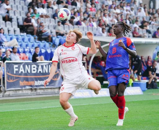 August 9, 2026 Swiss Men s Soccer Super League 2026–2027 Season FC Basel vs. FC Thun 4–2 Photo by Michael Heule: FC Thun vs. Asane Sow (FC Basel), right, in a tackle