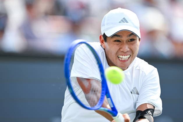 MONTREAL, QC - AUGUST 09: Learner Tien (USA) returns the ball during a fourth round match at National Bank Open on August 09, 2026 at IGA Stadium in Montreal, QC (Photo by David Kirouac Icon Sportswire) TENNIS: AUG 09 National Bank Open EDITORIAL USE ONLY Icon26080904426