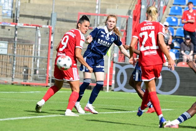 Women s Soccer: Pernille HARDER scores the 1-0 goal in the friendly match between FC Bayern Munich and Paris FC on August 9, 2026, in Germany, at the Uhlsport Park in Unterhaching, Bavaria, Germany