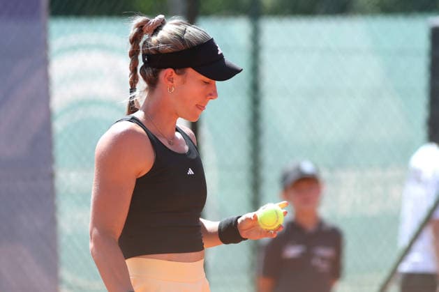 Leipzig Open 2026, ITF Final: Ida Wobker vs. Irene Burillo, August 9, 2026. Irene Burillo of Spain (ESP) examines a tennis ball. Leipzig Open 2026, ITF World Tennis Tour, August 9, 2026, at the Leipziger Tennisclub 1990 on the Sportforum Nordanlage grounds Copyright: xBEAUTIFULxSPORTS JanxKaeferx
