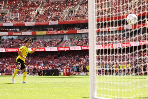 Arsenal gegen Borussia Dortmund, 9. August 2026, London, Emirates Cup: Arsenal gegen Borussia Dortmund – Takato Yamamoto von Borussia Dortmund verwandelt einen Elfmeter im Elfmeterschießen. Foto: Jacques Feeney. Abseits. London, Großbritannien  Copyright: xJacquesxFeeneyx xOffsidexOffside
