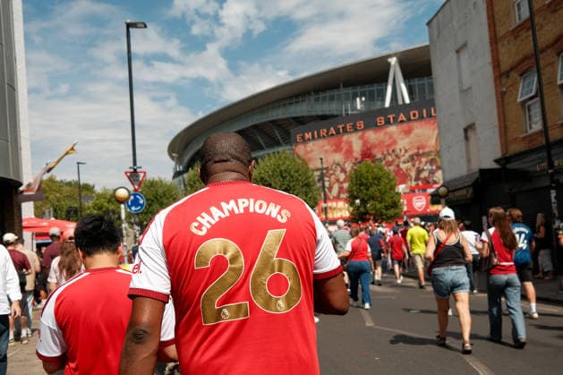 Arsenal gegen Borussia Dortmund, 9. August 2026, London, Emirates Cup: Arsenal gegen Borussia Dortmund – Arsenal-Fans mit Champions 26 -Trikots. Foto: Jacques Feeney, Offside, London, Großbritannien  Copyright: xJacquesxFeeneyx xOffsidexOffside