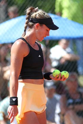 Leipzig Open 2026, ITF Final: Ida Wobker vs. Irene Burillo, August 9, 2026—Irene Burillo of Spain (ESP) holding two tennis balls—Leipzig Open 2026, ITF World Tennis Tour, August 9, 2026, at the Leipzig Tennis Club 1990 on the Sportforum Nordanlage grounds Copyright: xBEAUTIFULxSPORTS JanxKaeferx