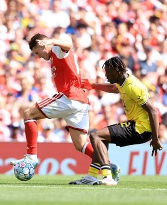 Viktor Gyokeres of Arsenal in action against Joane Gadou of Borussia Dortmund Arsenal v Borussia Dortmund, Pre Season Friendly, Football, Emirates Stadium, London, UK - 09 Aug 2026London Emirates Stadium United Kingdom EDITORIAL USE ONLY No use with unauthorised audio, video, data, fixture lists, club league logos or live services. Online in-match use limited to 120 images, no video emulation. No use in betting, games or single club league player publications. Copyright: xGeorgexTewkesbury Shutterstockx 17051143dt