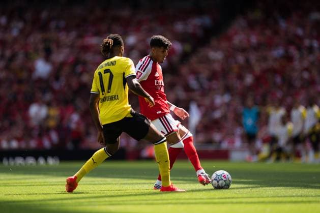 Piero HincapiÃ of Arsenal passes the ball Arsenal vs Borussia Dortmund, Emirates Cup, Final, Emirates Stadium, London, UK - 09 Aug 2026London Emirates Stadium United Kingdom  Copyright: xWiredxPhotos Shutterstockx 17058922fe