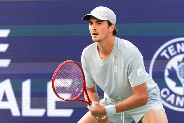 August 9, 2026, Montreal, Quebec, Canada: JOAO FONSECA (22) from Brazil waiting service in match against BEN SHELTON (5) from USA in round of 16 at Canadian Open at IGA stadium in Montreal, Quebec, Canada on 2026-08-09 Montreal Canada - ZUMAl189 20260809_zsp_l189_114 Copyright: xYannickxLegarex