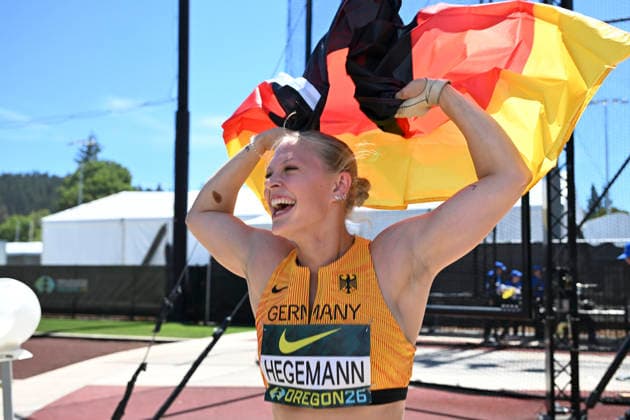 World Athletics U20 Championships, Oregon 2026 EUGENE, UNITED STATES OF AMERICA AUGUST 9, 2026 Clara Hegemann (GER) celebrates her GOLD medal with the German flag in the hammer throw during the World Athletics U20 Championships Oregon 2026 at Hayward Field on August 9, 2026, in Eugene, United States of America Copyright: xBEAUTIFULxSPORTS DecaxText&Bildx