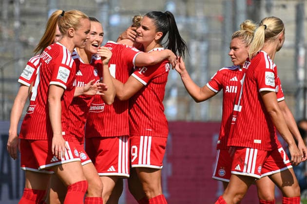 Collective goal celebration with Glodis Perla VIGGOSDOTTIR (FCB), Magdalena ERIKSSON (FCB), Alara SEHITLER (FCB), Jovana DAMNJANOVIC (FCB), Linda DALLMANN (FCB), Pernile HARDER (FCB), Cheers, joy, excitement, soccer friendly match between Bayern Munich Women and Paris FC on August 9, 2026, at Sportpark Unterhaching, 2026–2027 season,