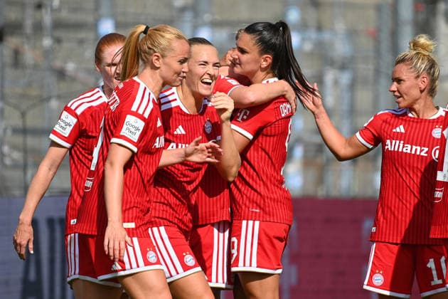 Collective goal celebration with Magdalena ERIKSSON (FCB), Glodis Perla VIGGOSDOTTIR (FCB), Alara SEHITLER (FCB), Jovana DAMNJANOVIC (FCB), and Linda DALLMANN (FCB); celebration,joy, excitement, soccer friendly match between Bayern Munich Women and Paris FC on August 9, 2026, at Sportpark Unterhaching, 2026–2027 season,