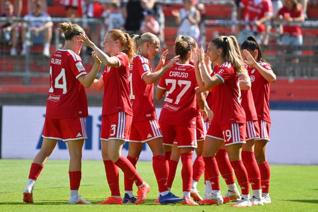Bayern Women s First Appearance at Sportpark: Team Photo, Team, Squad, Team Photo, Celebration,Joy, Excitement, Action, Soccer, Friendly Match, Bayern Munich Women vs. Paris FC on August 9, 2026, at Sportpark Unterhaching, 2026–2027 Season,