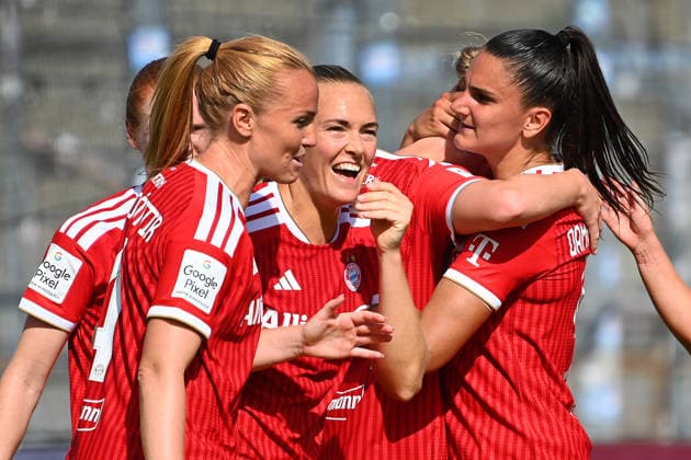 Collective goal celebration with Glodis Perla VIGGOSDOTTIR (FCB), Magdalena ERIKSSON (FCB), Alara SEHITLER (FCB), Jovana DAMNJANOVIC (FCB), Celebration, joy, excitement, action: Soccer friendly match between Bayern Munich Women and Paris FC on August 9, 2026, at Sportpark Unterhaching, 2026–2027 season,