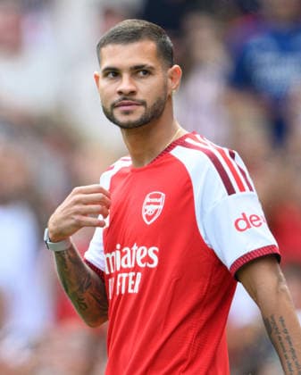 09 August 2026 - Arsenal v Borussia Dortmund - Emirates Stadium - London. Arsenal v Borussia Dortmund - Emirates Stadium - London. New signing Bruno Guimaraes is presented to the Arsenal fans. Picture : Mark Pain LONDON England  Copyright: xMarkxPainx