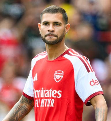 09 August 2026 - Arsenal v Borussia Dortmund - Emirates Stadium - London. Arsenal v Borussia Dortmund - Emirates Stadium - London. New signing Bruno Guimaraes is presented to the Arsenal fans. Picture : Mark Pain LONDON England  Copyright: xMarkxPainx