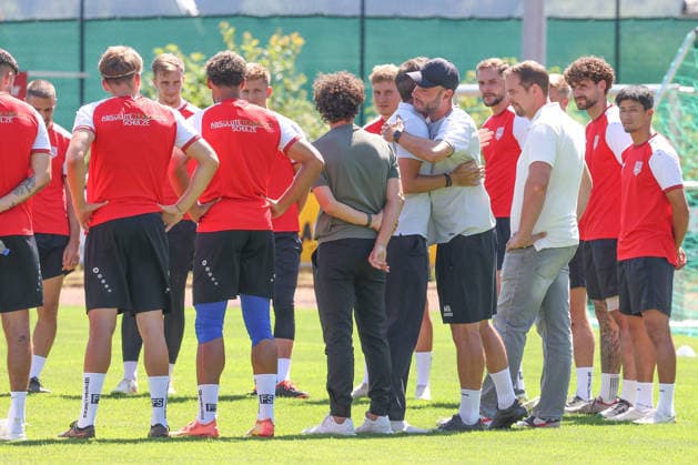 Sportfreunde Siegen Training: Sportfreunde Siegen parted ways with head coach Boris Schommers SI on August 9, 2026. Coach Boris Schommers SI said goodbye to the team and hugged his former assistant coach, Marco Beier SI, who is now the interim coach. Soccer Regionalliga West, Training, Sportfreunde Siegen, on August 10, 2026, in Mudersbach, Germany