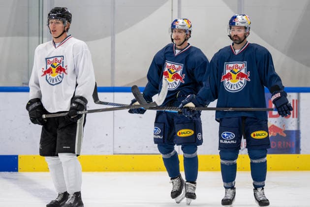 From right: Ryan Murphy 24, EHC Red Bull Munich; Lucas Thaler 48, EHC Red Bull Munich; EHC Red Bull Munich press practice, August 10, 2026, Munich, Bavaria, Germany Copyright: xkolbert-press UlrichxGamelx