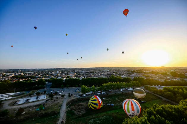 NEWS : Championnats de France de Montgolfieres - Marmande - 10 08 2026 Vol des Motgolfieres au dessus de la ville de Marmande en Lot et Garonne Marmande  Copyright: xThierryxBretonx