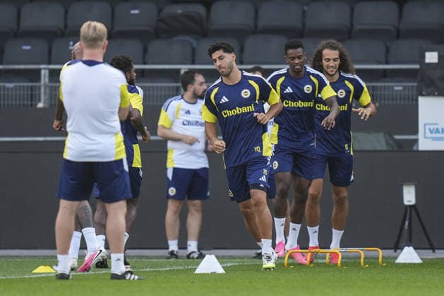 Ahead of Sturm Graz v Fenerbahce - UEFA Champions League Qualifier GRAZ, AUSTRIA - AUGUST 10: Marco Asensio (3rd R), Caglar Soyuncu (L), Matteo Guendouzi (R), and Nelson Semedo (2nd R) of Fenerbahce attend training session ahead of UEFA Champions League third qualifying round second-leg match against Sturm Graz in Graz, Austria on August 10, 2026. Agit Erdi Ulukaya Anadolu Graz Austria. Editorial use only. Please get in touch for any other usage.  Copyright: x2026xAnadoluxAgitxErdixUlukayax