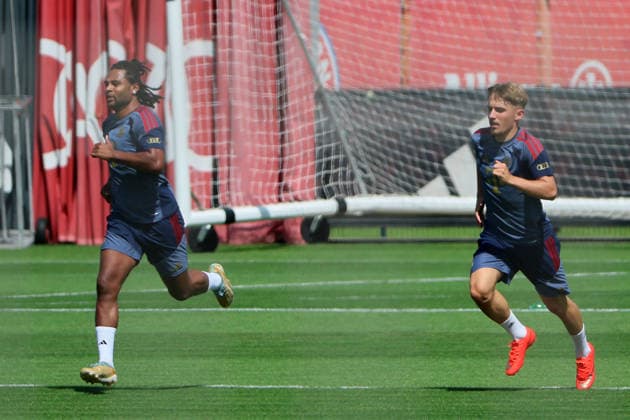 August 10, 2026, FC Bayern Training, Saebenerstrasse, Munich, Soccer, Sports, Pictured: Serge Gnabry of FC Bayern Munich and Lennart Karl of FC Bayern Munich sprinting