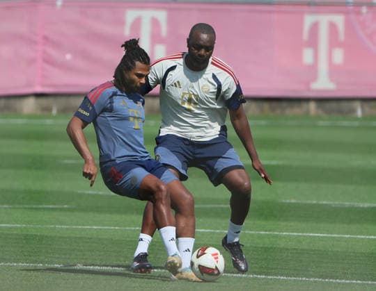 August 10, 2026, FC Bayern Training, Saebenerstrasse, Munich, Soccer, Sports, Pictured: Serge Gnabry (FC Bayern Munich) vs. Floribert NGalula (FC Bayern Munich)