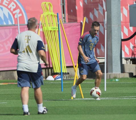 August 10, 2026, FC Bayern Training, Saebenerstrasse, Munich, Soccer, Sports, Pictured: Individual training for Bryan Zaragoza of FC Bayern Munich with Benjamin Sommer of FC Bayern Munich