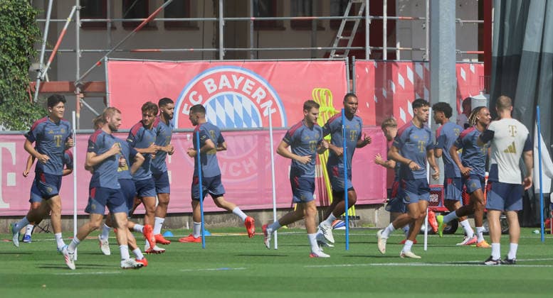 August 10, 2026, FC Bayern Training, Saebenerstrasse, Munich, Soccer, Sports, Pictured: Min Jae Kim, FC Bayern Munich, Joshua Kimmich, FC Bayern Munich; Konrad Laimer, FC Bayern Munich; Tom Bischof, FC Bayern Munich; Ismael Saibari, FC Bayern Munich; Arijon Ibrahimovic, FC Bayern Munich; Josip Stanisic, FC Bayern Munich; Jonathan Tah, FC Bayern Munich; Lennart Karl, FC Bayern Munich; Aleksandar Pavlovic, FC Bayern Munich; Nathaniel Brown, FC Bayern Munich; Sacha Boey, FC Bayern Munich