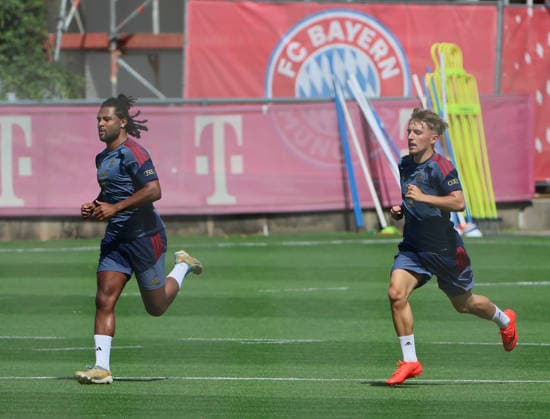 August 10, 2026, FC Bayern Training, Saebenerstrasse, Munich, Soccer, Sports, Pictured: Individual training for Serge Gnabry (FC Bayern Munich) and Lennart Karl (FC Bayern Munich)