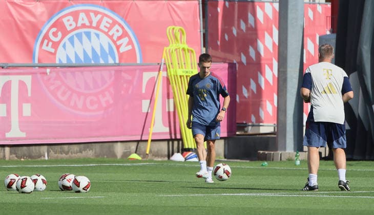 August 10, 2026, FC Bayern Training, Saebenerstrasse, Munich, Soccer, Sports, Pictured: Special one-on-one training for Bryan Zaragoza of FC Bayern Munich with Benjamin Sommer of FC Bayern Munich