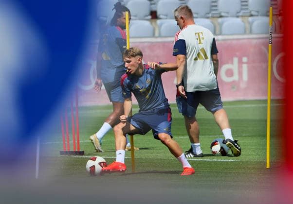August 10, 2026, FC Bayern Training, Saebenerstrasse, Munich, Soccer, Sports, Pictured: Serge Gnabry is still in rehabilitation training; FC Bayern Munich and Lennart Karl of FC Bayern Munich with Benjamin Sommer of FC Bayern Munich
