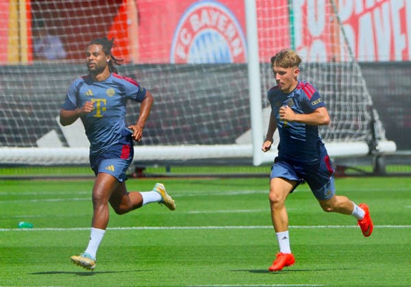 August 10, 2026, FC Bayern Training, Saebenerstrasse, Munich, Soccer, Sports, Pictured: Serge Gnabry of FC Bayern Munich and Lennart Karl of FC Bayern Munich