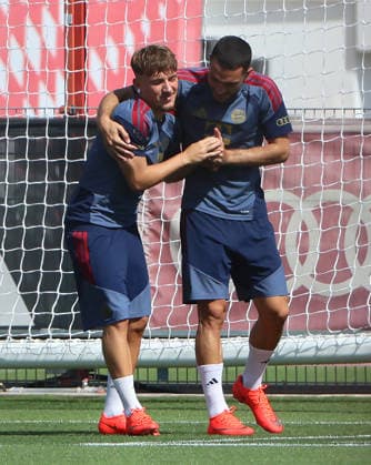 August 10, 2026, FC Bayern Training, Saebenerstrasse, Munich, Soccer, Sports, Pictured: Good friends Lennart Karl of FC Bayern Munich and Arijon Ibrahimovic of FC Bayern Munich
