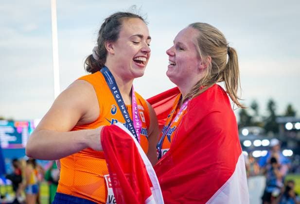 BIRMINGHAM - Jessica Schilder wins gold and Jorinde van Klinken silver in the shot put final at the European Athletics Championships. It is the first time the European Championships are being held in Great Britain. IRIS VAN DEN BROEK ANP xVIxANPxSportx xxANPxIVx 565234587 originalFilename: 565234587.jpg