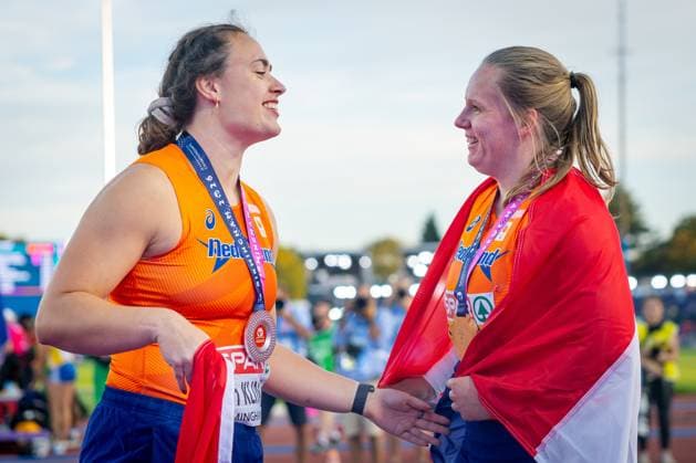 BIRMINGHAM - Jessica Schilder wins gold and Jorinde van Klinken silver in the shot put final at the European Athletics Championships. It is the first time the European Championships are being held in Great Britain. IRIS VAN DEN BROEK ANP xVIxANPxSportx xxANPxIVx 565234612 originalFilename: 565234612.jpg