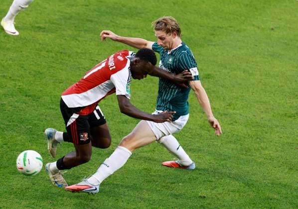 Andrew Oluwabori of Exeter City and Alex Hartridge of Plymouth Argyle. Plymouth Argyle v Exeter City, EFL Carabao Cup, First Round, Football, Home Park, Plymouth, UK - 10 Aug 2026Plymouth Home Park United Kingdom EDITORIAL USE ONLY No use with unauthorised audio, video, data, fixture lists, club league logos or live services. Online in-match use limited to 120 images, no video emulation. No use in betting, games or single club league player publications.  Copyright: xJamesxMarsh Shutterstockx 17061088au