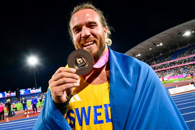 The image is included in the SPORTS PACKAGE. For others PAY IMAGE.