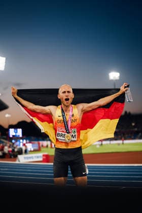 European Athletics Championships, Birmingham, August 10, 2026: Florian Bremm of Germany celebrates his gold medal victory at the 2026 European Athletics Championships in Birmingham, holding the German flag with both arms raised in triumph Copyright: xBEAUTIFULxSPORTS Flatemerschx
