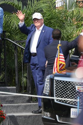 BEDMINSTER, NJ - AUGUST 09: President Donald Trump waves to fans during the final round of LIV Golf New York on August 9, 2026 at Trump National Golf Club in Bedminster, New Jersey. (Photo by Andrew Mordzynski Icon Sportswire) GOLF: AUG 09 LIV Golf New York EDITORIAL USE ONLY Icon2608098188705