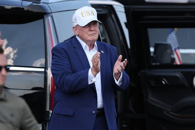 BEDMINSTER, NJ - AUGUST 09: President Donald Trump waits to greet the golfers of the LIV Golf League after the final round of LIV Golf New York on August 9, 2026 at Trump National Golf Club in Bedminster, New Jersey. (Photo by Andrew Mordzynski Icon Sportswire) GOLF: AUG 09 LIV Golf New York EDITORIAL USE ONLY Icon2608098188713