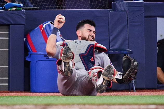 August 10, 2026, Toronto, On, Canada: Boston Red Sox s Connor Wong (12) grimaces as he makes a catch in foul territory during seventh inning MLB, Baseball Herren, USA baseball action against the Toronto Blue Jays in Toronto, on Monday, Aug. 10, 2026. Canada News - August 10, 2026 - ZUMAc35_ 20260810_zaf_c35_128 Copyright: xSammyxKoganx