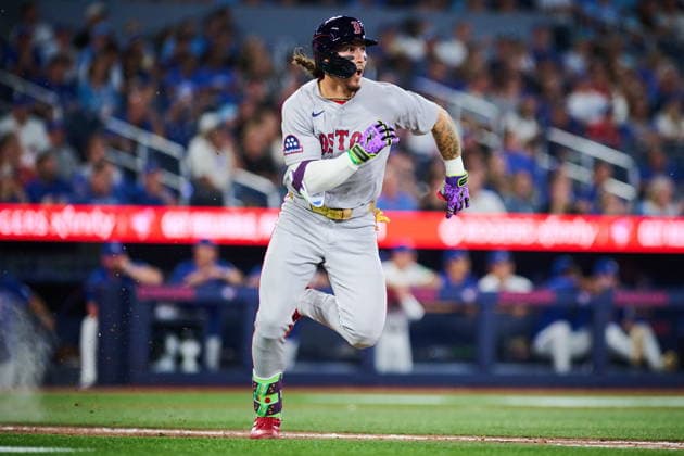 August 10, 2026, Toronto, On, Canada: Boston Red Sox s Jarren Duran (16) doubles during ninth inning MLB, Baseball Herren, USA baseball action against the Toronto Blue Jays in Toronto, on Monday, Aug. 10, 2026. Canada News - August 10, 2026 - ZUMAc35_ 20260810_zaf_c35_131 Copyright: xSammyxKoganx