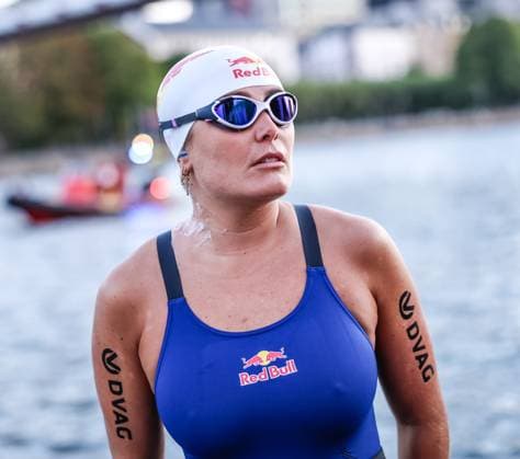 Extreme swimmer Nathalie Pohl kicks off her 200-km river challenge at Holbeinsteg in Frankfurt on August 26, 2011. Extreme swimmer Nathalie Pohl at the start of her charity challenge, RIVERS Frankfurt to Cologne, at Holbeinsteg on the Main River. In four days, she will swim over 200 kilometers from Frankfurt to Cologne to raise funds for children’s swimming programs in partnership with DVAG hilft e.V. and the RTL Charity Marathon, and to raise awareness about the importance of water safety. Frankfurt, Holbeinsteg, Hesse, Germany IKW_4790