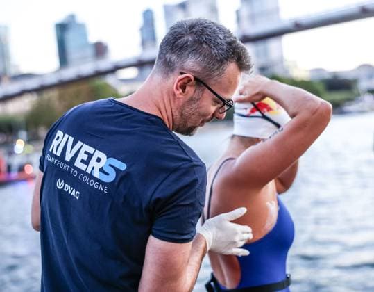 Extreme swimmer Nathalie Pohl kicks off her 200-km river challenge at Holbeinsteg in Frankfurt on August 26, 2011. Extreme swimmer Nathalie Pohl at the start of her charity challenge, RIVERS Frankfurt to Cologne, at Holbeinsteg on the Main River. In four days, she will swim over 200 kilometers from Frankfurt to Cologne to raise funds for children’s swimming programs in partnership with DVAG hilft e.V. and the RTL Charity Marathon, and to raise awareness about the importance of water safety. Frankfurt, Holbeinsteg, Hesse, Germany IKW_4811