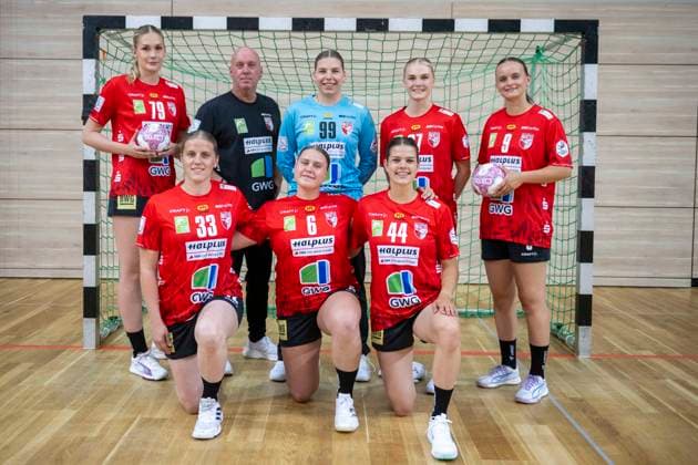Women s Handball Bundesliga (HBF), 2026–2027 Season SV Union Halle Neustadt Team Photo, Halle, Germany, August 10, 2026. Pictured from left to right in the top row: new signings Paulina Stapurewicz (Halle), coach Pether Krautmeyer (Halle), goalkeeper Lena Schmied (Halle), and Lynn Holtmann (Halle); Gerda Kairyte (Halle); bottom row: Nele Wenzel (Halle), Velerie Smits (Halle), and Lois van Vliet (Halle). Halle an der Saale, SWH Arena, Saxony-Anhalt, Germany
