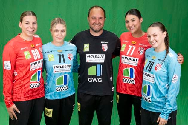 Women s Handball Bundesliga (HBF), 2026–2027 Season, SV Union Halle Neustadt Team Photo, Halle, Germany, August 10, 2026. Pictured from left: Goaltender Lena Schmied (Halle), Goaltender Ela Szott (Halle), Goaltending Coach Andreas Wiese (Halle), Goaltender Marijana Ilic (Halle), and Goaltender Nicola Czaja (Halle). Halle-Saale, SWH Arena, Saxony-Anhalt, Germany