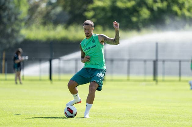 August 11, 2026, GER Germany, Soccer, 2026–2027 Season, Werder Bremen Training Camp, Day 2 of SV Werder Bremen’s training camp in Harsewinkel, Marienfeld; Marco Friedl, SV Werder Bremen, 32, individual play, full-body movement, ball at his feet, Harsewinkel, Marienfeld, Hotel Residence Klosterpforte, North Rhine-Westphalia (NRW), Germany Copyright: xnordphotoxGmbHx xChristianxSchulzex