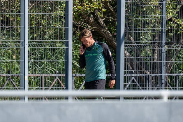 August 11, 2026, GER Germany, Soccer, 2026–2027 Season, Werder Bremen Training Camp, Day 2 of SV Werder Bremen’s training camp in Harsewinkel-Marienfeld; Clemens Fritz, Managing Director of Soccer at SV Werder Bremen, on the phone with his cell phone to his ear, at the Hotel Residence Klosterpforte in Harsewinkel-Marienfeld, North Rhine-Westphalia (NRW), Germany Copyright: xnordphotoxGmbHx xChristianxSchulzex