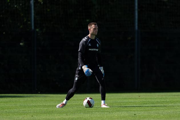 August 11, 2026, GER Germany, Soccer, 2026–2027 Season, Werder Bremen Training Camp, Day 2 of SV Werder Bremen’s training camp in Harsewinkel Marienfeld, Karl Hein, SV Werder Bremen, 1 Individual play, full-body, ball at his feet, Harsewinkel, Marienfeld, Hotel Residence Klosterpforte, North Rhine-Westphalia (NRW), Germany Copyright: xnordphotoxGmbHx xChristianxSchulzex