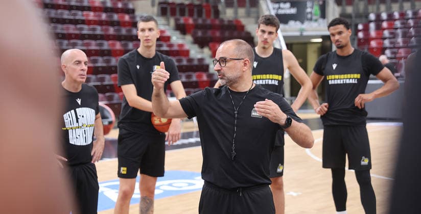 Ludwigsburg, MHP Riesen Ludwigsburg Basketball Practice, Coach Carles Duran
