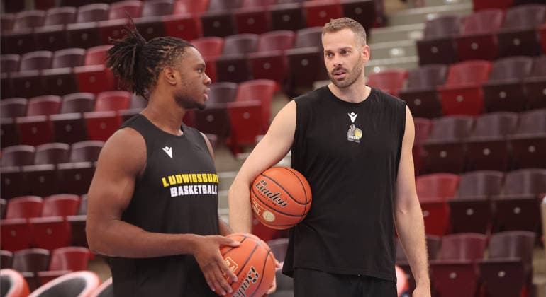 Ludwigsburg, MHP Riesen Ludwigsburg basketball practice; from left: Keeshawn Kellman, Jonas Wohlfarth, Bottermann
