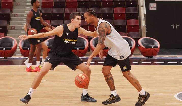 Ludwigsburg, MHP Riesen Ludwigsburg basketball practice; from left: Max Riedel, Ish Leggett